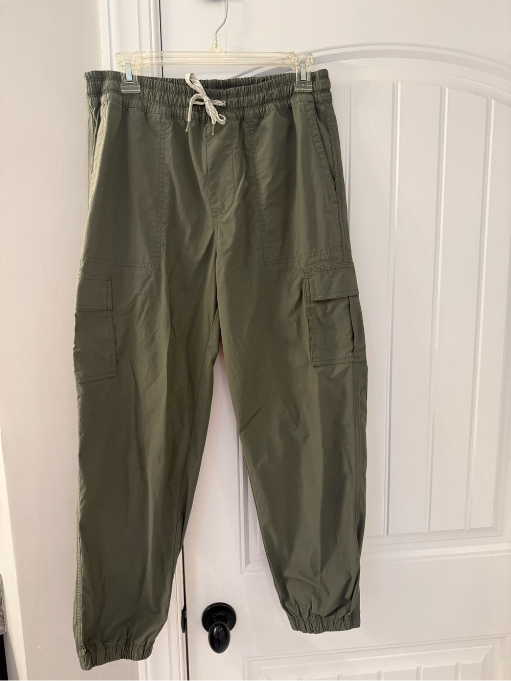Vuori Olive Cargo Jogger Pants with Drawstring